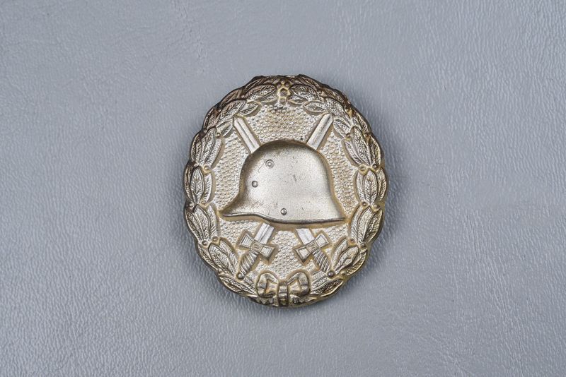 WWI GERMAN MODEL 1918 WOUND BADGE IN SILVER – NEAR MINT, FROSTED FINISH WWI GERMAN MODEL 1918 WOUND BADGE IN SILVER – NEAR MINT, FROSTED FINISH