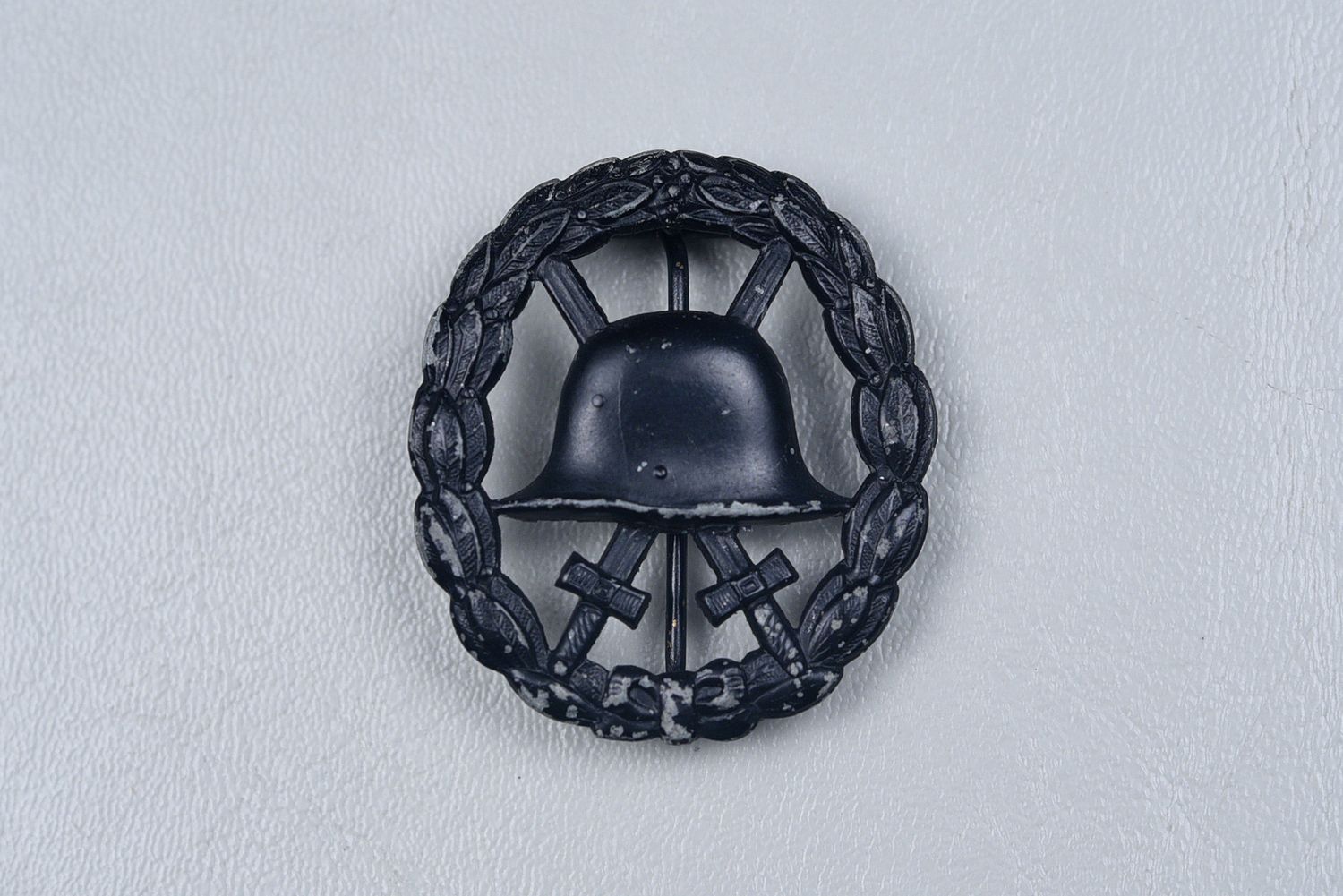 WWI GERMAN MODEL 1918 WOUND BADGE IN BLACK - CUT OUT TYPE