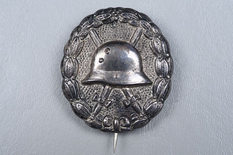 WWI GERMAN MODEL 1918 WOUND BADGE IN SILVER