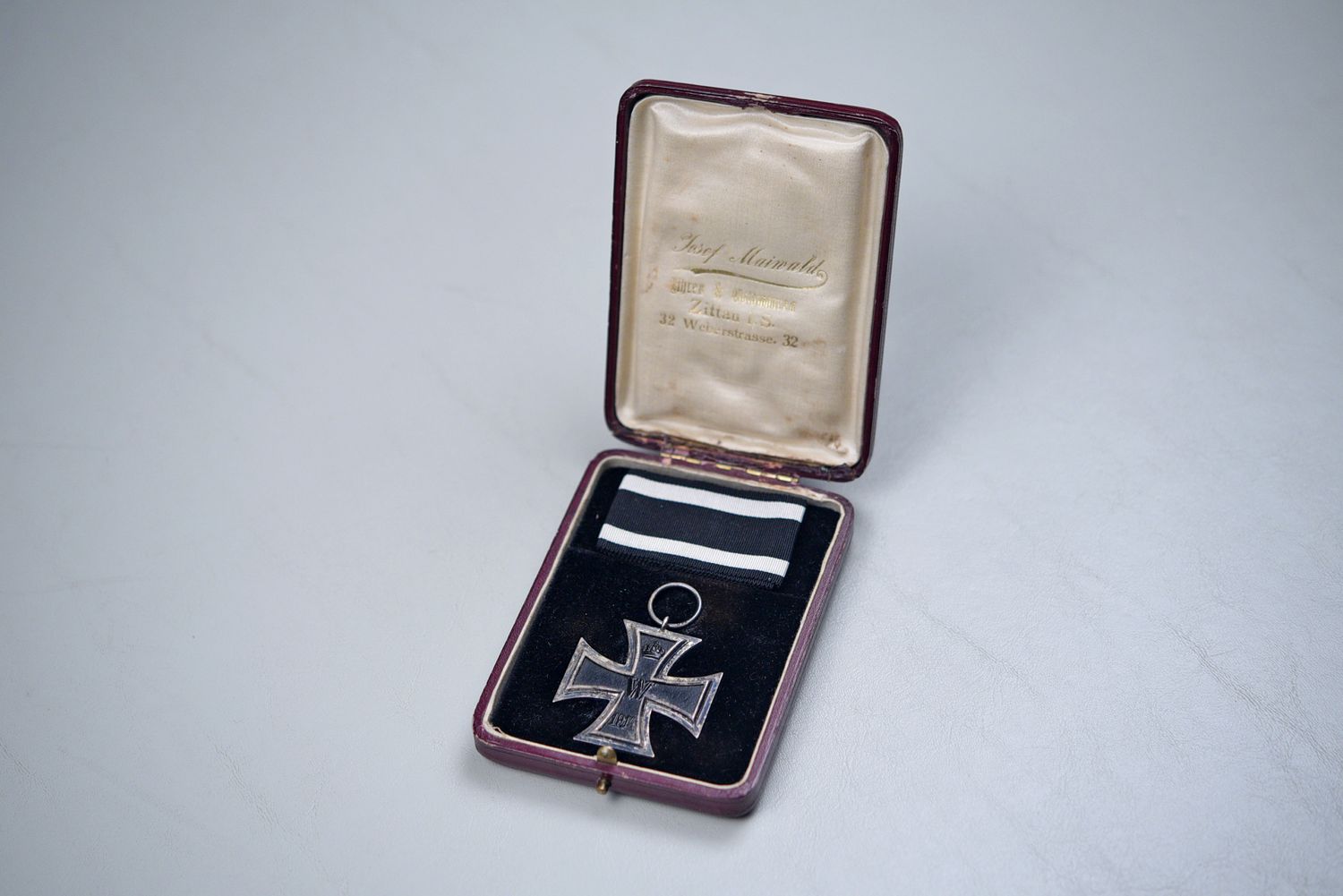 WWI 1914 IRON CROSS 2nd CLASS IN MAKER MARKED PRESENTATION CASE