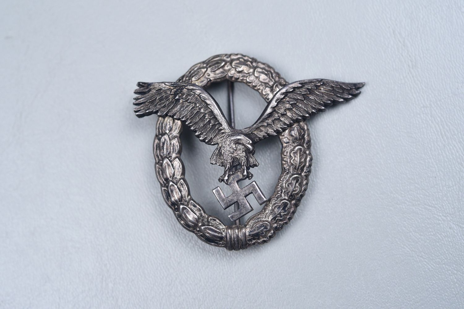 WWII GERMAN LUFTWAFFE PILOT&#39;S BADGE BY C.E. JUNCKER – CUT OUT BETWEEN LEGS
