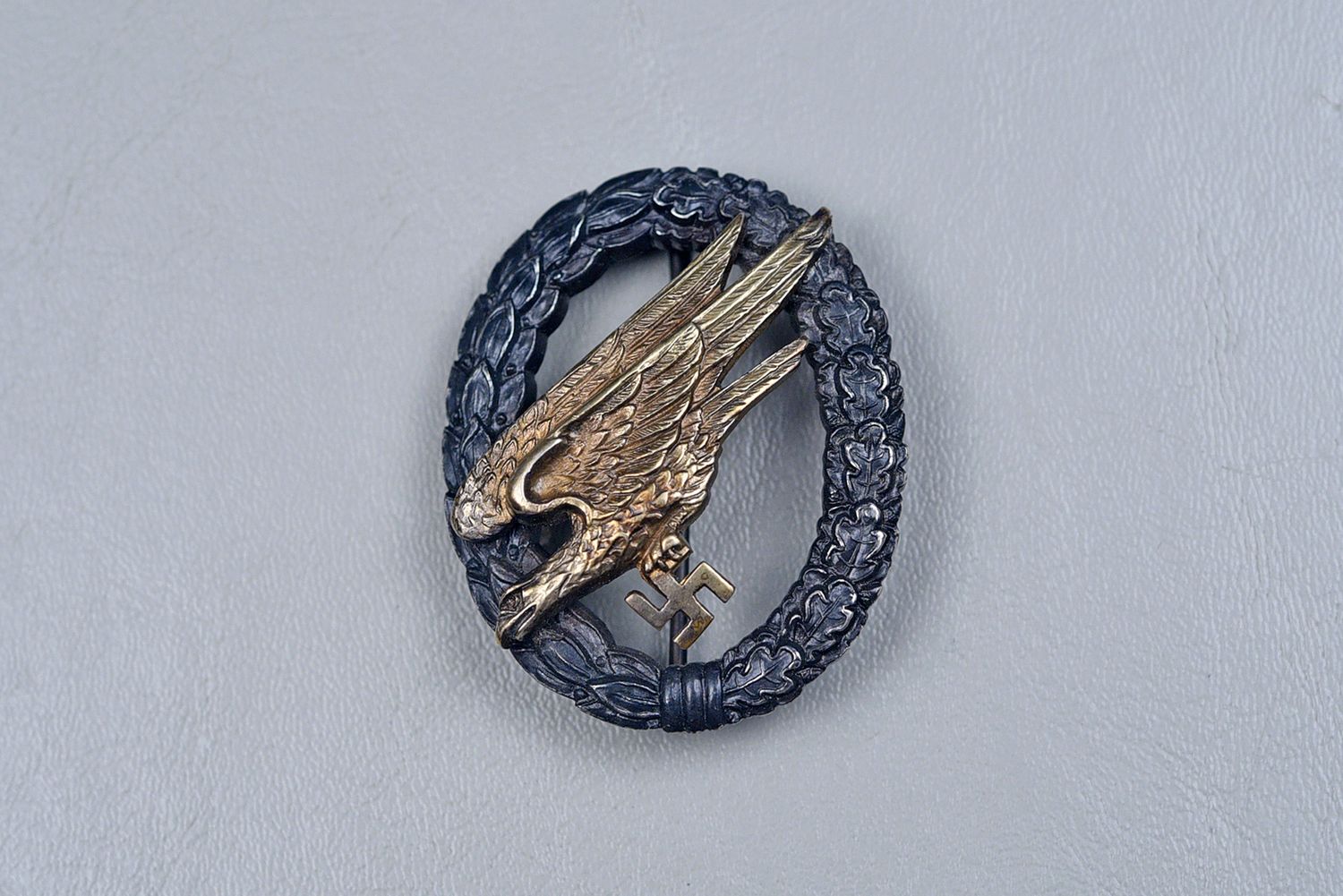 WWII GERMAN FALLSCHIRMJÄGER BADGE BY W. DUEMER – NEAR MINT
