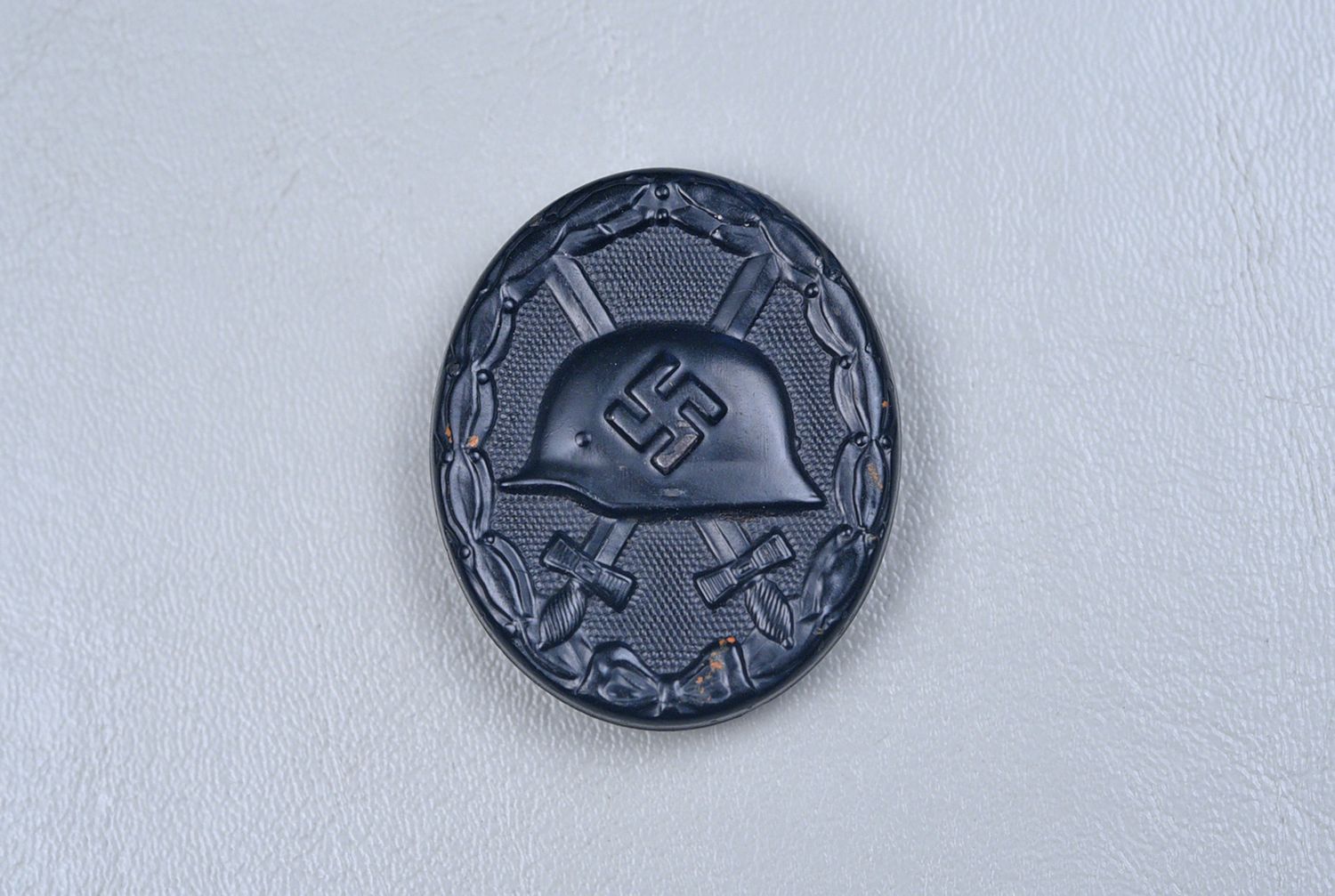 WWII GERMAN MODEL 1939 WOUND BADGE IN BLACK MARKED &#39;107&#39; - NEAR MINT