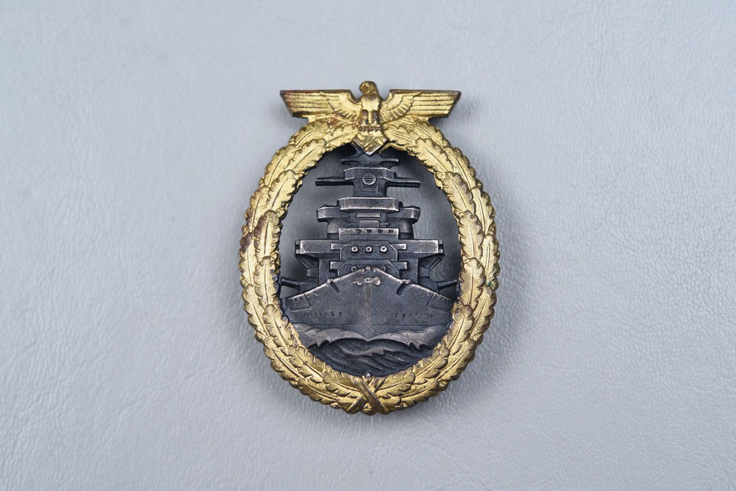 WWII GERMAN KRIEGSMARINE HIGH SEAS FLEET BADGE BY SCHWERIN