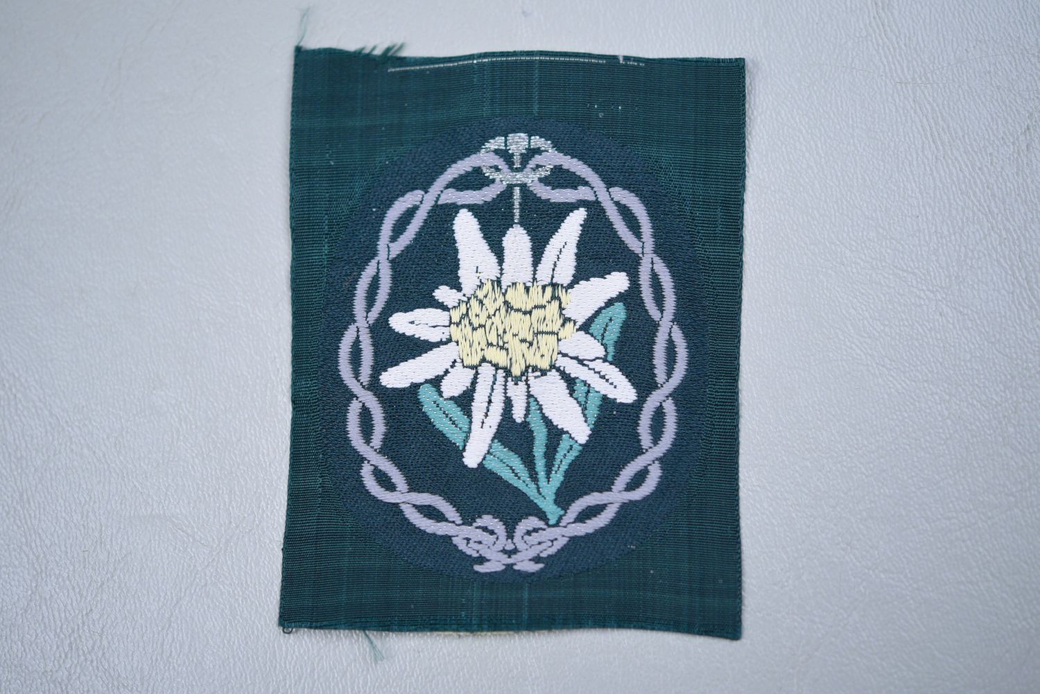 WWII GERMAN GEBIRGSJÄGER EDELWEISS INSIGNIA - BEVO WOVEN PATCH