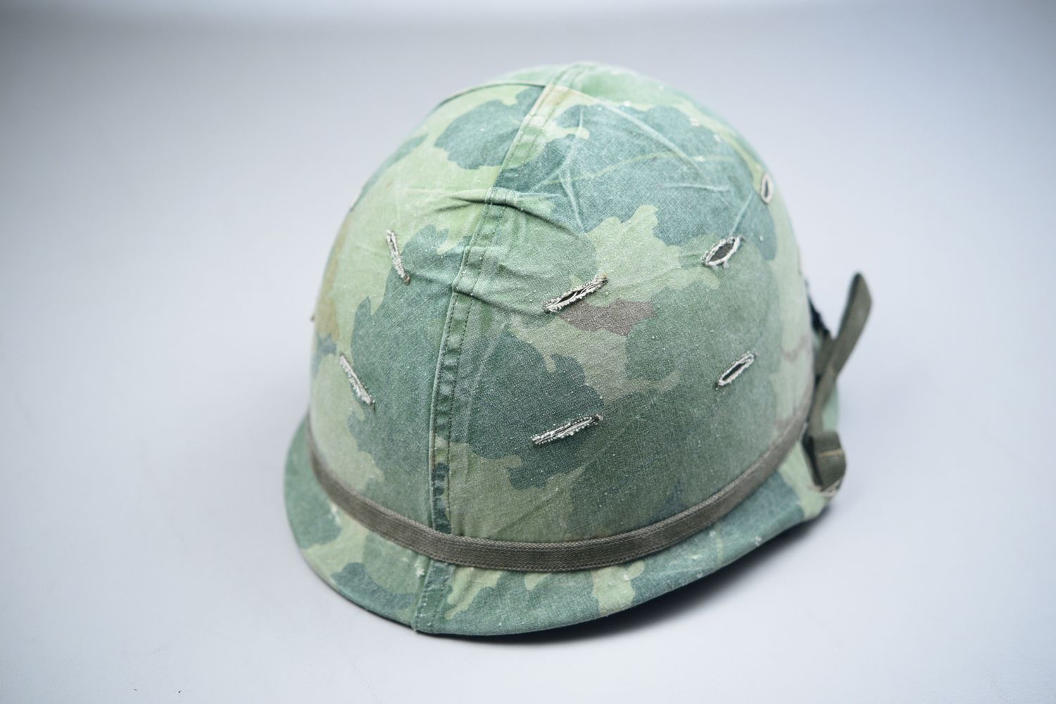 VIETNAM WAR U.S. M1C PARATROOPER HELMET w/MITCHEL CAMO COVER – DATED ‘65’