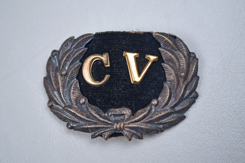 CIVIL WAR CONFEDERATE VETERAN'S CAP INSIGNIA