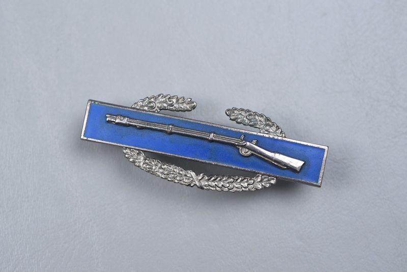 KOREAN/VIETNAM WAR U.S. COMBAT INFANTRY BADGE w/APPLIED MUSKET KOREAN/VIETNAM WAR U.S. COMBAT INFANTRY BADGE w/APPLIED MUSKET