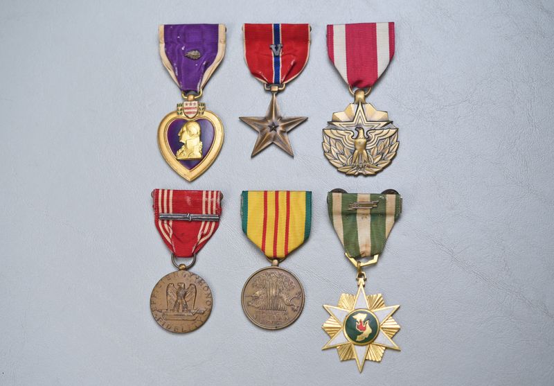 VIETNAM WAR U.S. PURPLE HEART/BRONZE STAR 6 MEDAL GROUP - NAMED VIETNAM WAR U.S. PURPLE HEART/BRONZE STAR 6 MEDAL GROUP - NAMED