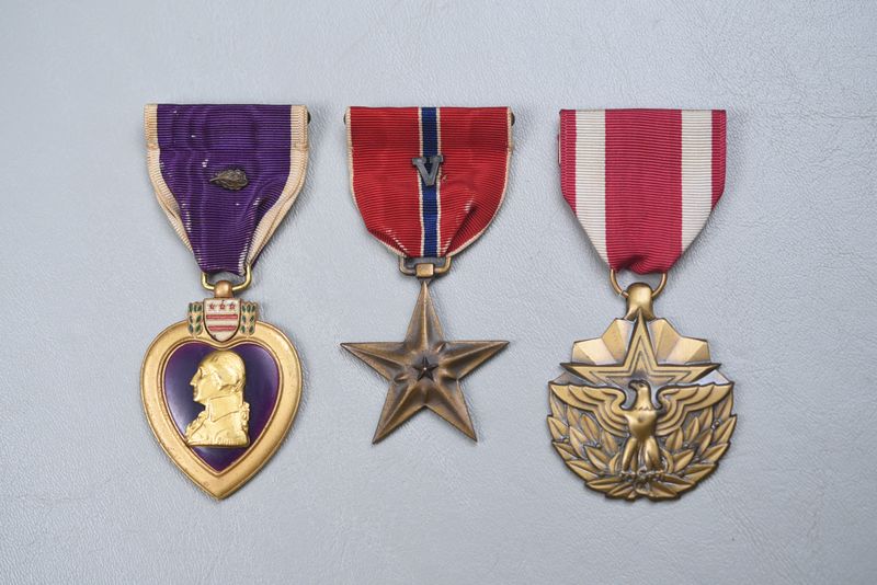 VIETNAM WAR U.S. PURPLE HEART/BRONZE STAR 6 MEDAL GROUP - NAMED