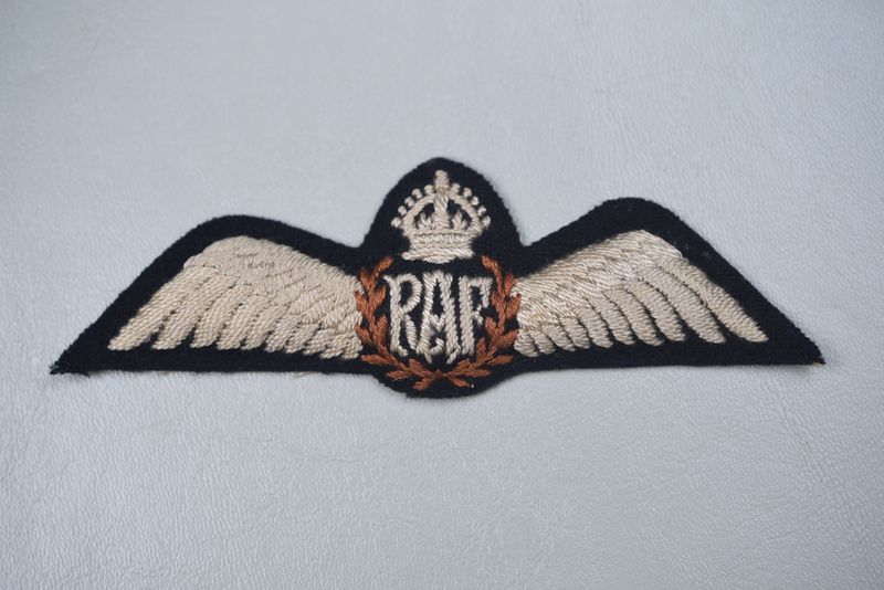 WWII BRITISH RAF PILOT'S WINGS - PADDED