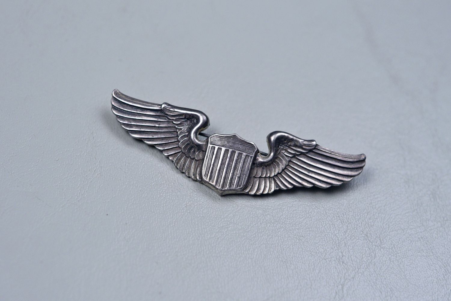 WWII U.S. ARMY AIR CORPS PILOT WING BY AMCRAFT - PIN BACK, STERLING