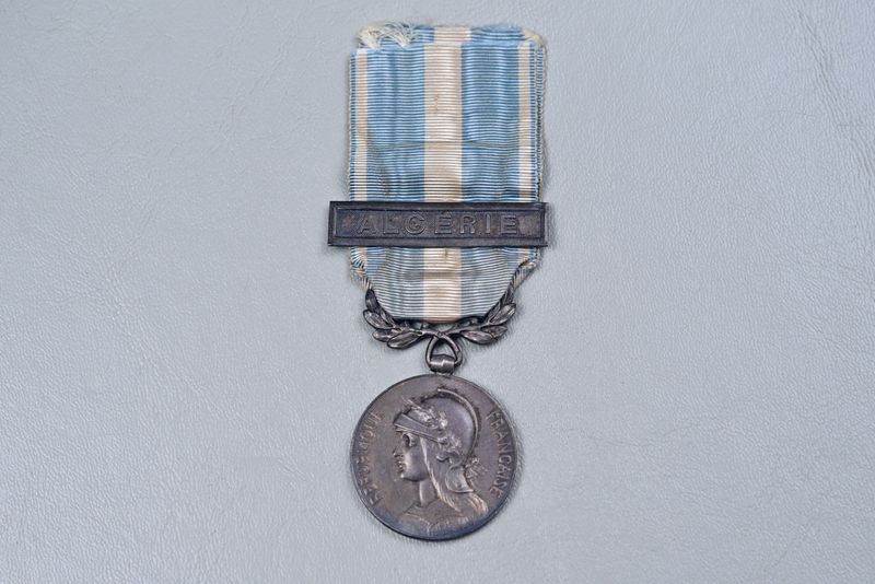 pre-WWI FRENCH COLONIAL MEDAL w/'ALGERIE' BAR - ORIGINAL RIBBON pre-WWI FRENCH COLONIAL MEDAL w/'ALGERIE' BAR - ORIGINAL RIBBON