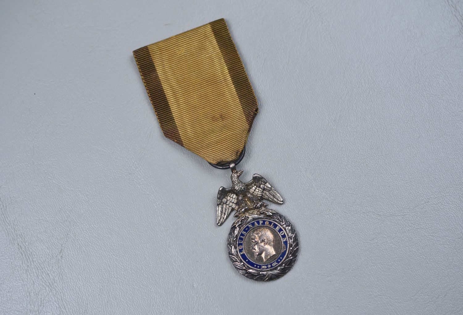 FRENCH CRIMEAN WAR MEDALLIE MILTAIRE w/NEAR PERFECT ENAMEL - ORIGINAL RIBBON