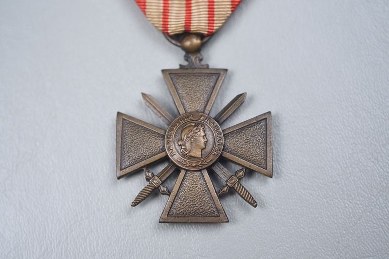 WWII FRENCH 1939 CROIX DE GUERRE w/BRONZE STAR