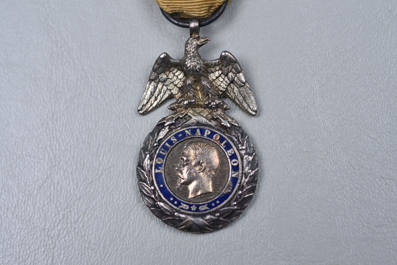 FRENCH CRIMEAN WAR MEDALLIE MILTAIRE w/NEAR PERFECT ENAMEL - ORIGINAL RIBBON
