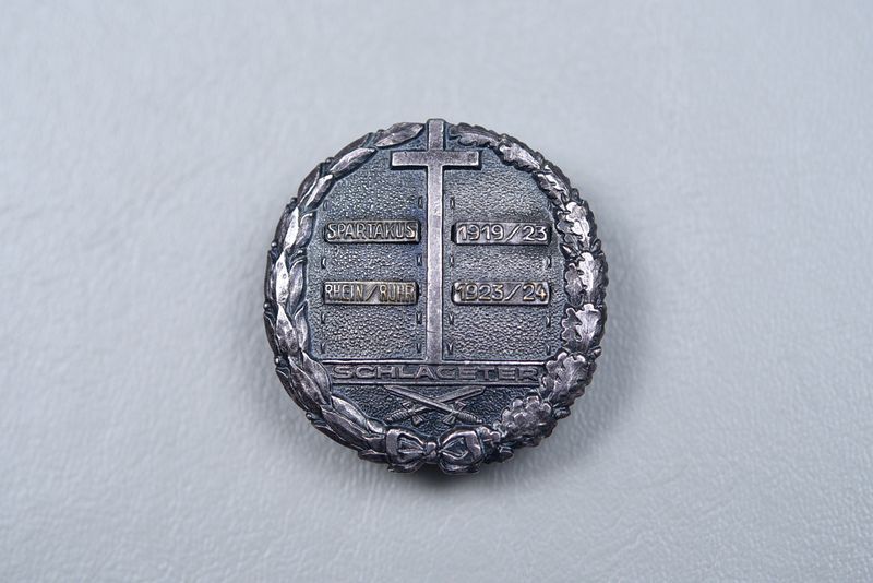 WWI GERMAN FREIKORPS SCHLAGETER BADGE w/SWORDS & 2 CAMPAIGNS - FIRST TYPE WWI GERMAN FREIKORPS SCHLAGETER BADGE w/SWORDS & 2 CAMPAIGNS - FIRST TYPE