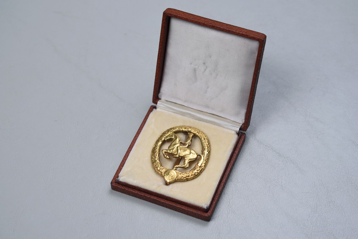 WWII GERMAN EQUESTRIAN BADGE IN GOLD – CASED &amp; NEAR MINT