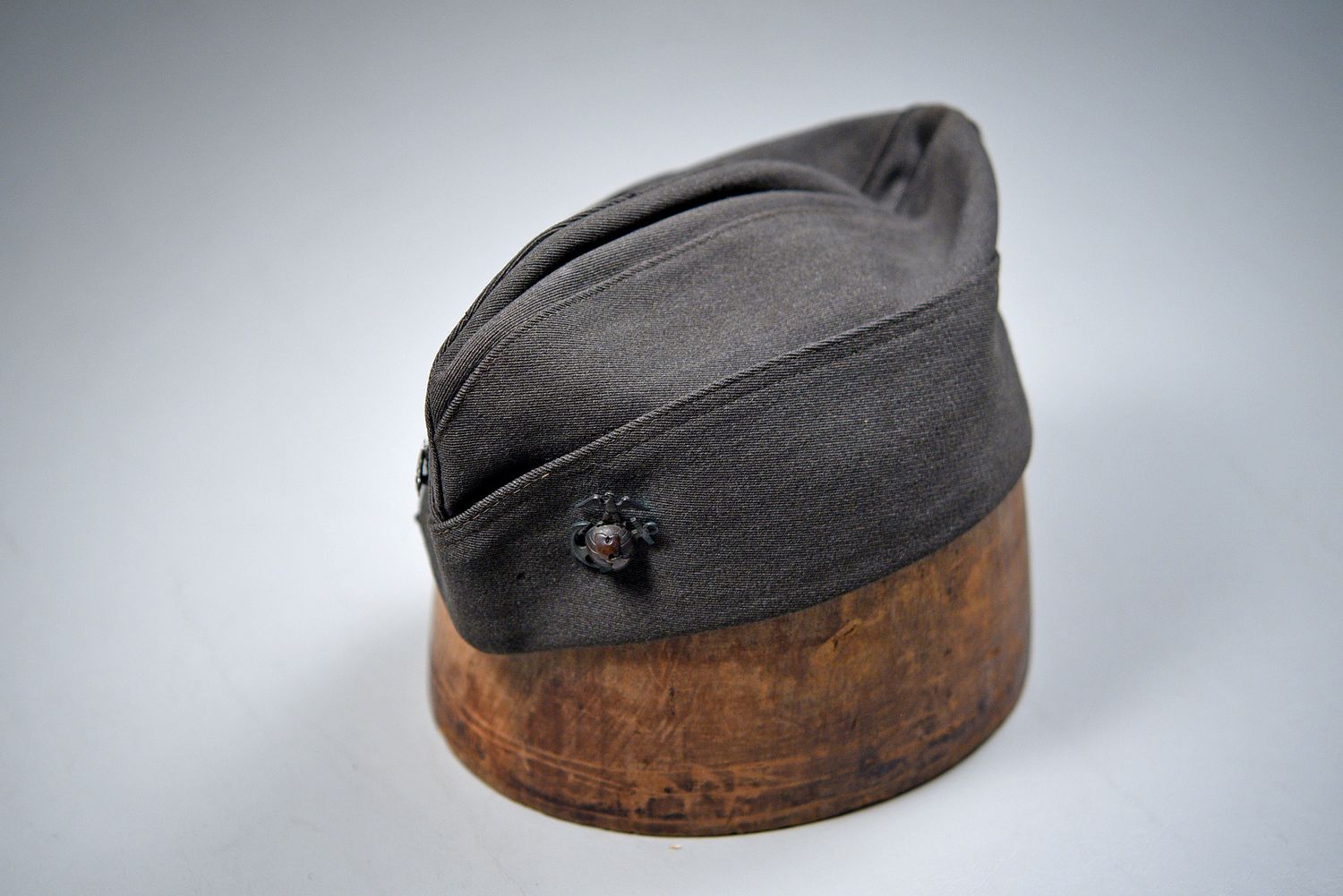 WWII U.S. MARINE CORPS LT. COLONEL&#39;S OVERSEAS CAP - NAMED