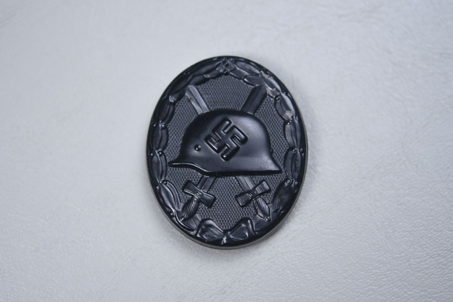 WWII GERMAN MODEL 1939 WOUND BADGE IN BLACK MARKED &#39;107&#39; - NEAR MINT