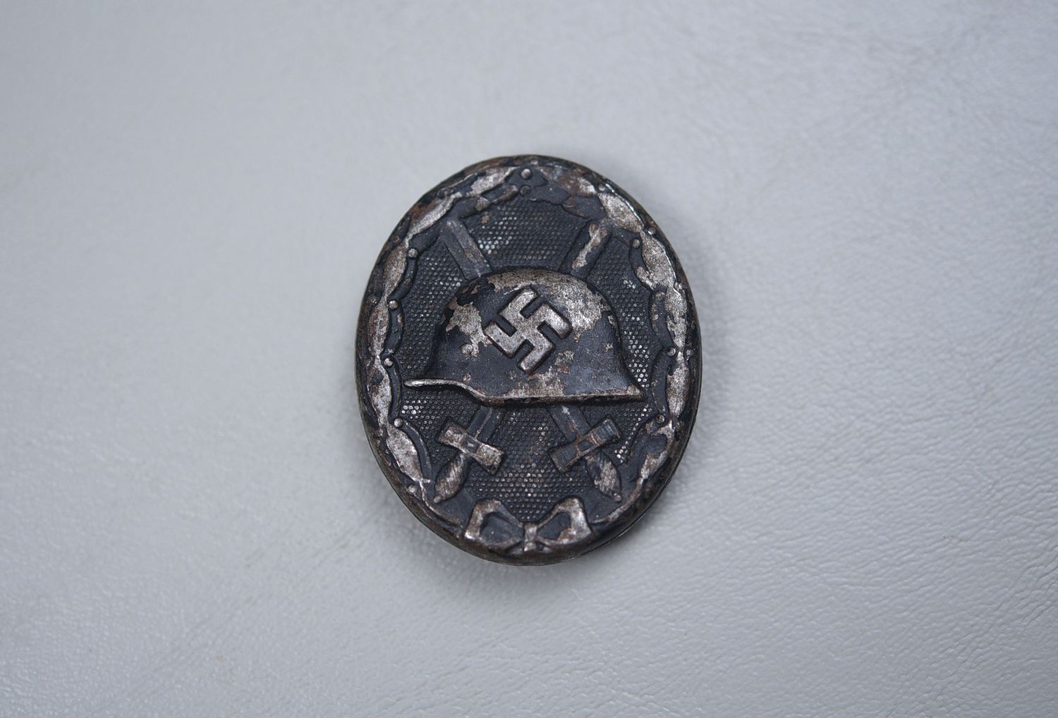WWII GERMAN MODEL 1939 WOUND BADGE IN BLACK