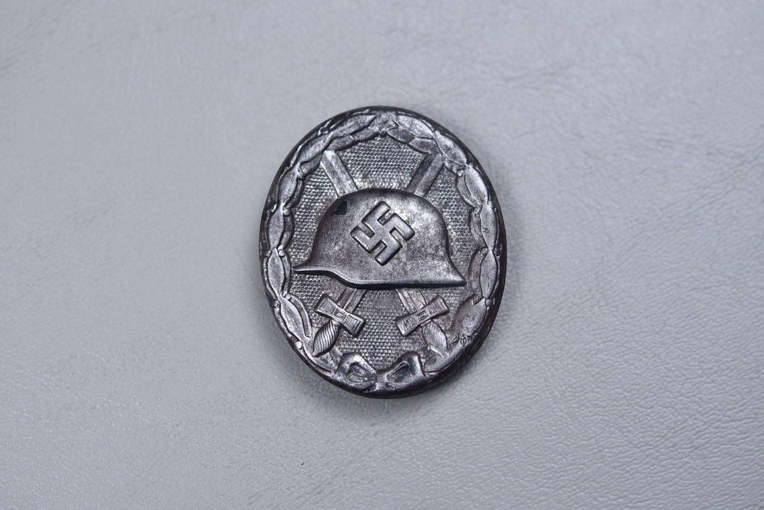 WWII GERMAN MODEL 1939 WOUND BADGE IN BLACK - MADE TO LOOK LIKE SILVER
