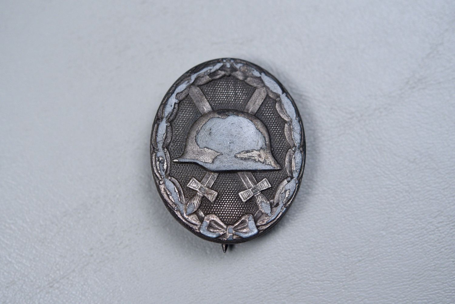 WWII GERMAN MODEL 1939 WOUND BADGE IN SILVER - DENAZIFIED