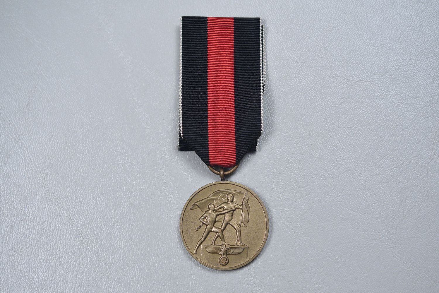 WWII GERMAN CZECHOSLOVAKIAN ANSCHLUSS MEDAL