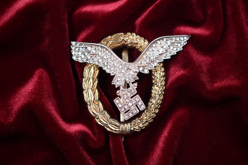 WWII GERMAN LUFTWAFFE PILOT/OBSERVER BADGE w/DIAMONDS WWII GERMAN LUFTWAFFE PILOT/OBSERVER BADGE w/DIAMONDS