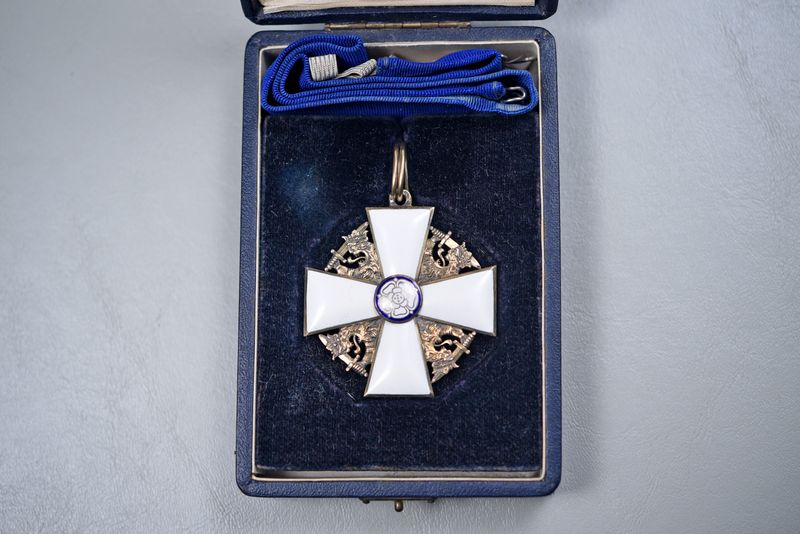 WWII FINNISH ORDER OF THE WHITE ROSE GRADE OF COMMANDER IN CASE