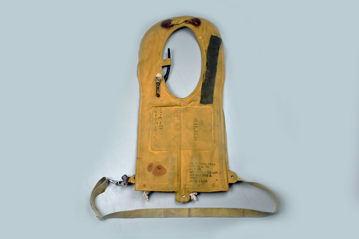 WWII U.S. MODEL B-4 &#39;MAE WEST&#39; LIFE PRESERVER DATED 1943