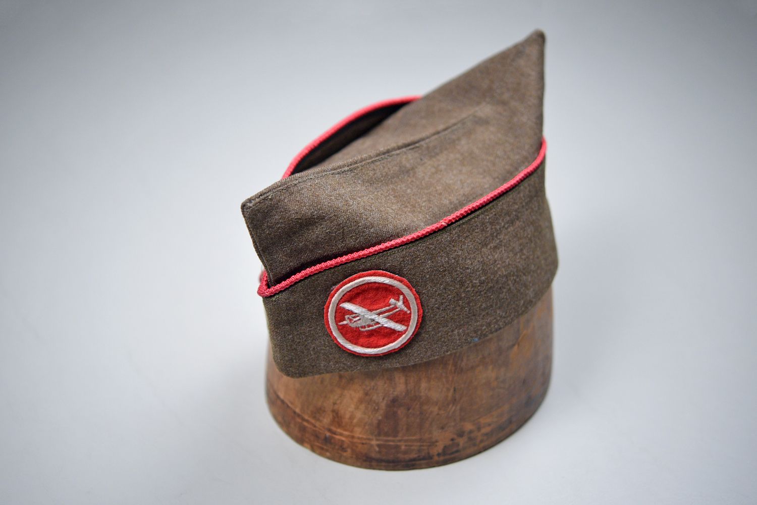 WWII U.S. GLIDER ARTILLERY ENLISTED OVERSEAS CAP w/BRIT MADE PATCH - OD BROWN