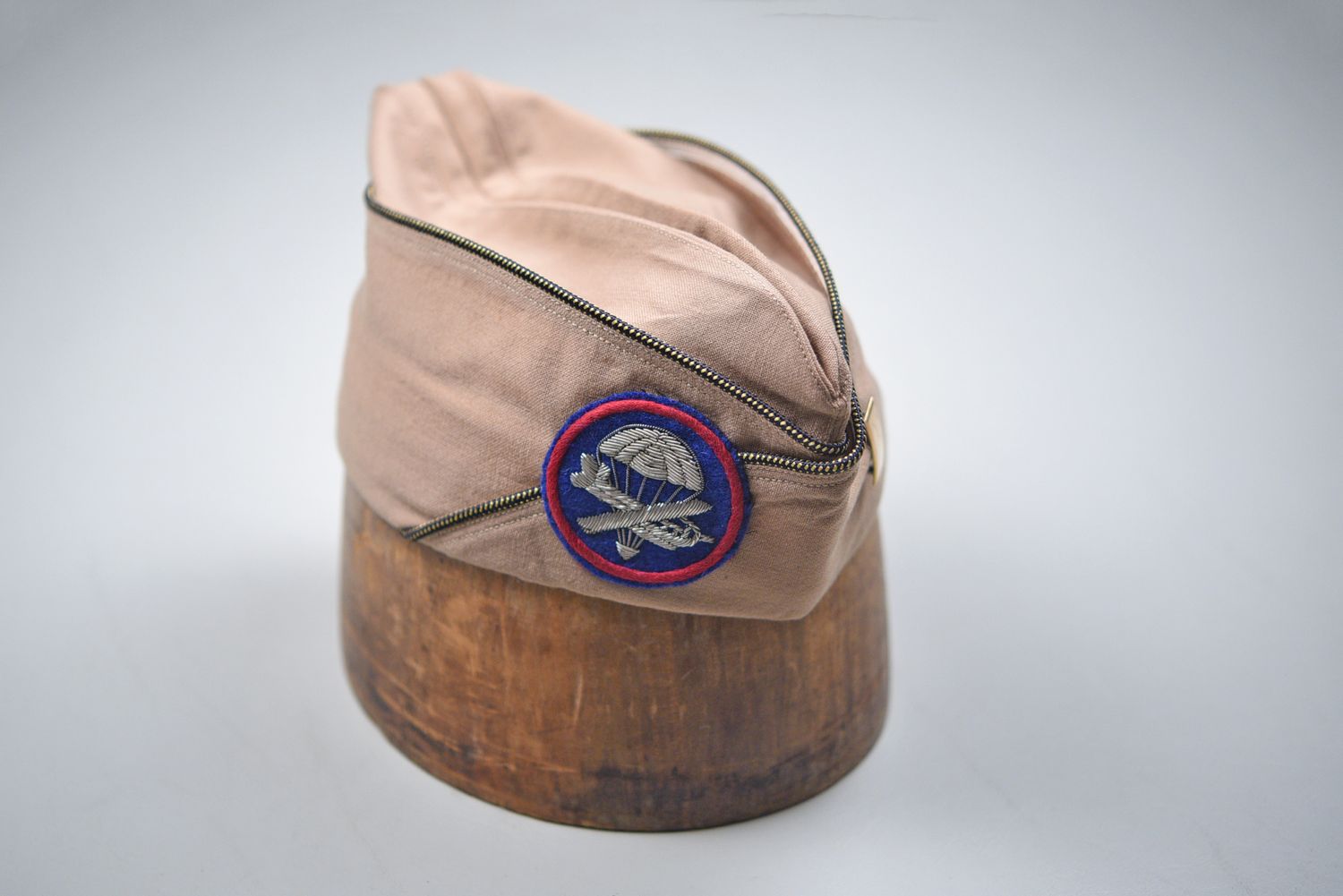 WWII U.S. PARA/GLIDER OFFICER OVERSEAS CAP w/BRIT MADE BULLION PATCH - KHAKI