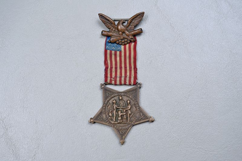 CIVIL WAR GRAND ARMY OF THE REPUBLIC MEDAL TYPE III VETERAN’S MEDAL - NUMBERED CIVIL WAR GRAND ARMY OF THE REPUBLIC MEDAL TYPE III VETERAN’S MEDAL - NUMBERED