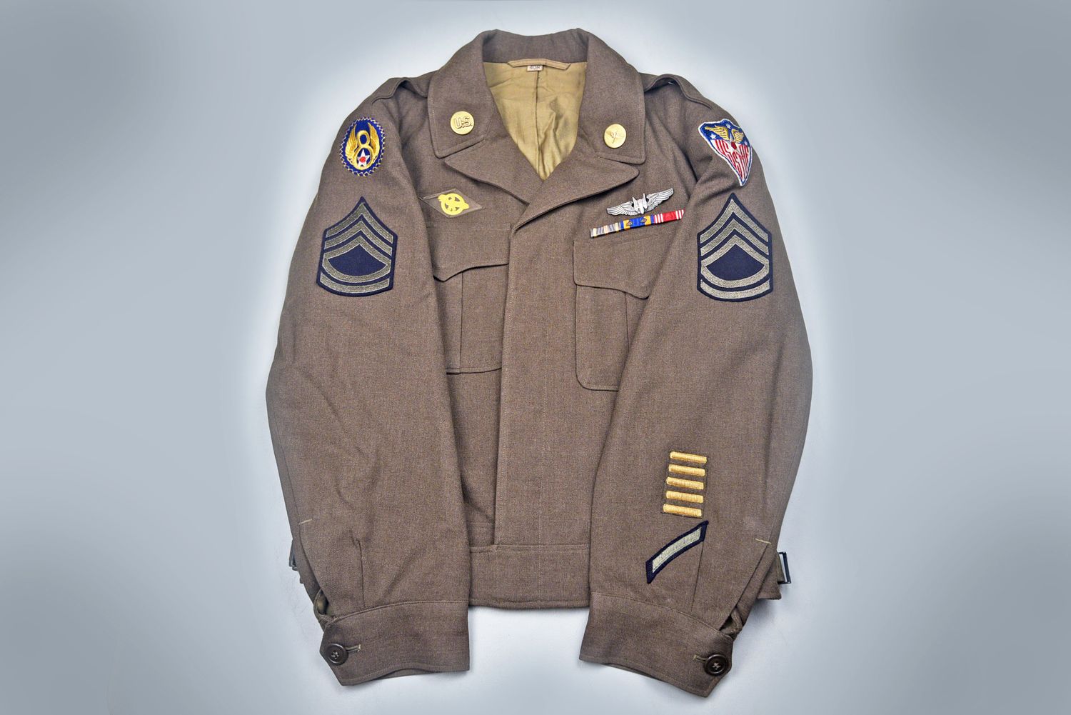 WWII U.S. ARMY AIR CORPS 8th AIR FORCE/USSTAF IKE JACKET w/INSIGNIA