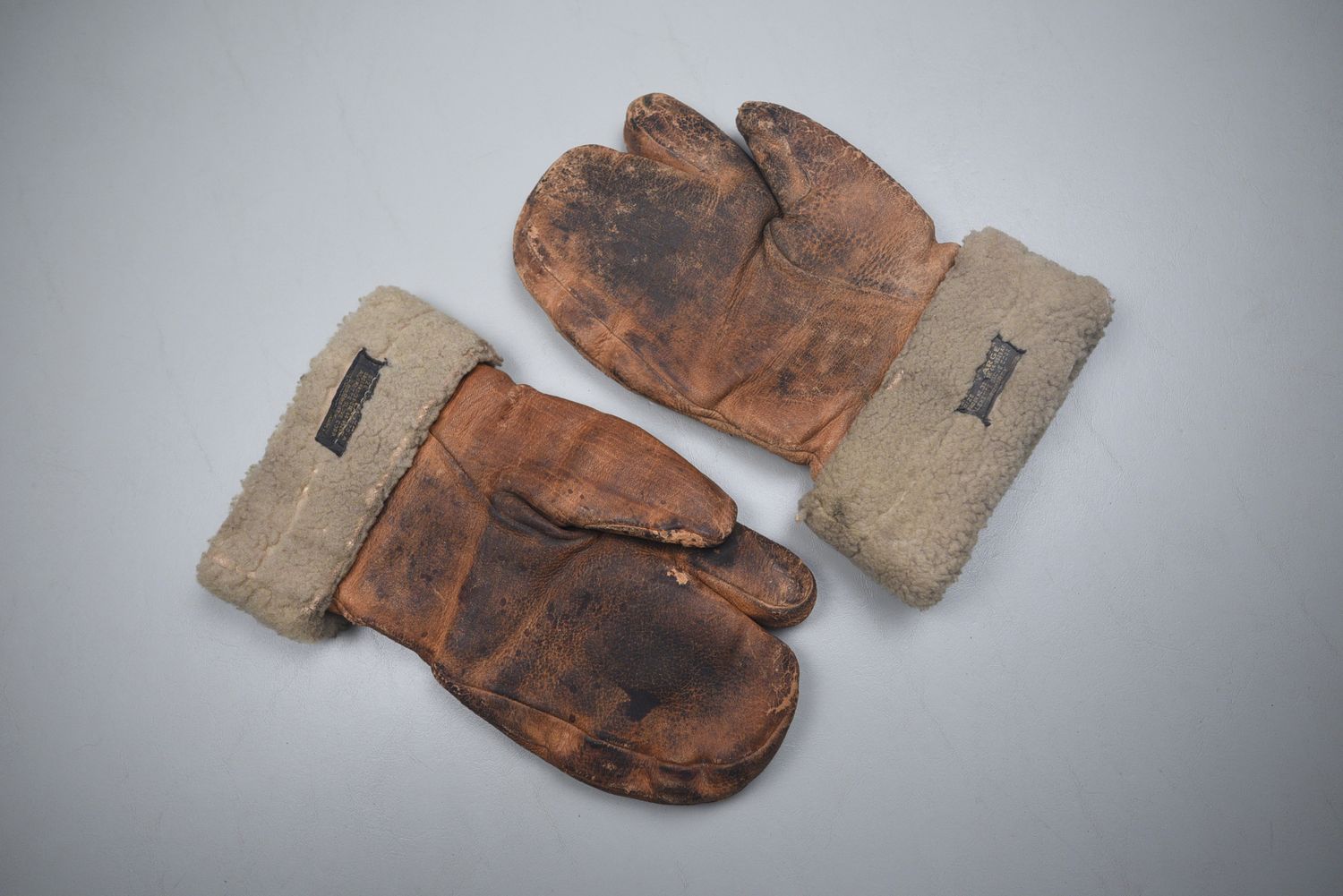 WWII U.S. ARMY AIR CORPS TYPE A-9A HIGH ALTITUDE GUNNER&#39;S LAMB SKIN MITTENS