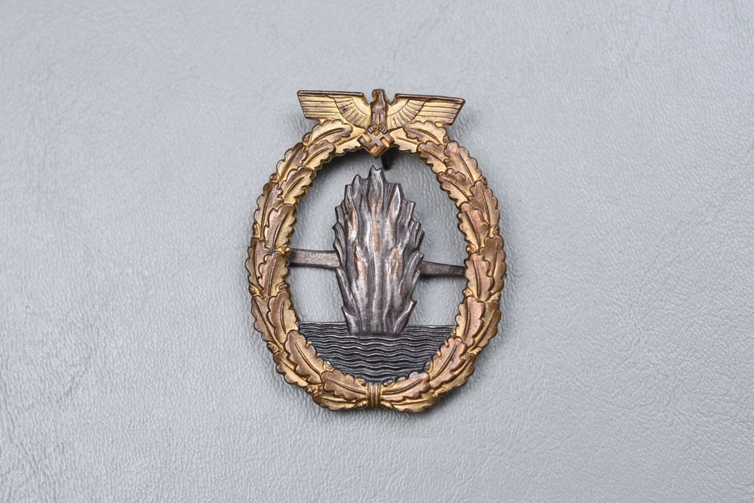 WWII GERMAN KRIEGSMARINE MINESWEEPER BADGE BY DEUMER