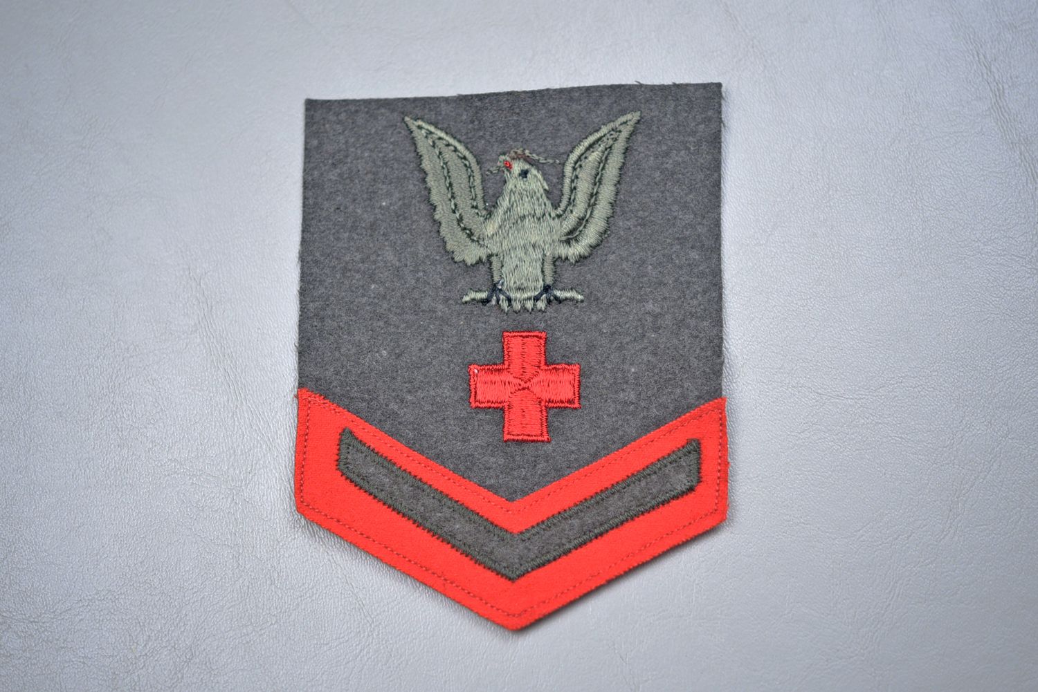 WWII U.S. NAVY/MARINE CORPS PHARMACIST MATE 3rd CLASS RATE ON GREEN WOOL