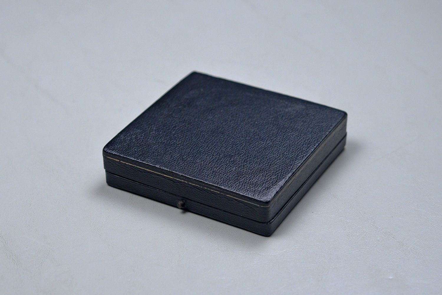 WWII CASE FOR GERMAN CROSS IN GOLD
