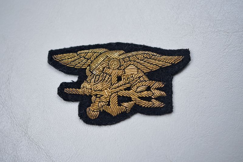 VIETNAM WAR U.S. NAVY SPECIAL WARFARE (SEALS) TRIDENT BADGE IN BULLION- UNIFORM REMOVED VIETNAM WAR U.S. NAVY SPECIAL WARFARE (SEALS) TRIDENT BADGE IN BULLION- UNIFORM REMOVED