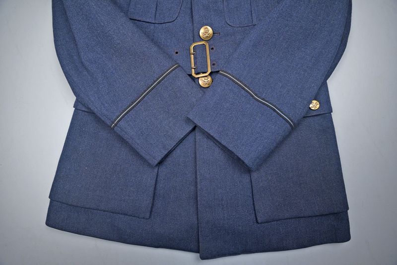 WWII BRITISH ROYAL AIR FORCE PILOT OFFICER SERVICE DRESS JACKET w/INSIGNIA