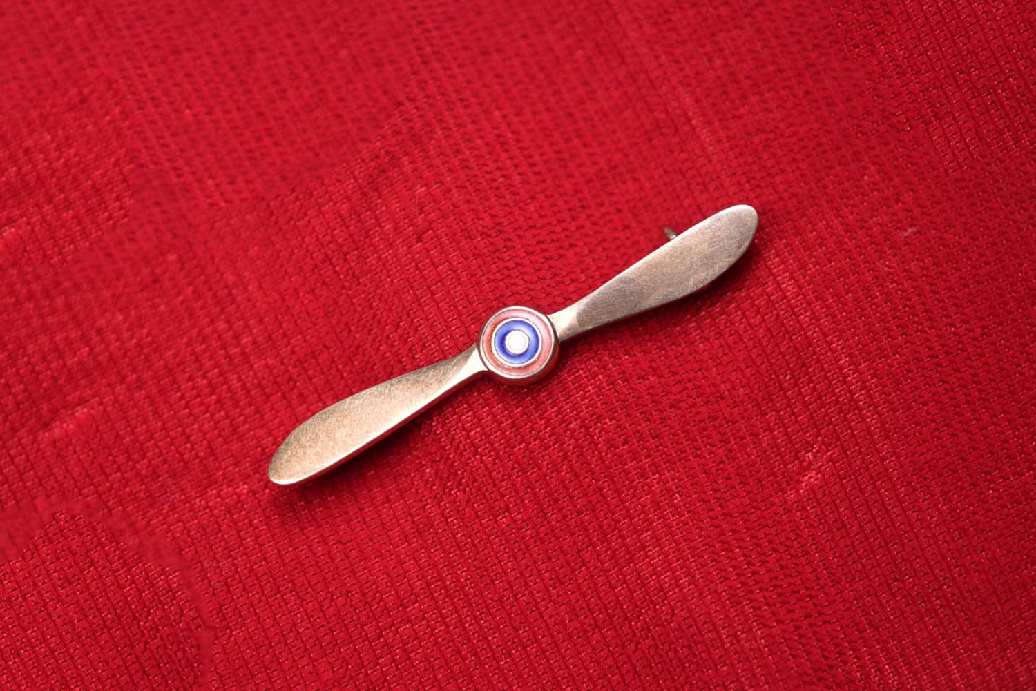 WWI U.S. AIR SERVICE PROPELLER &amp; ROUNDEL PIN - 10K GOLD