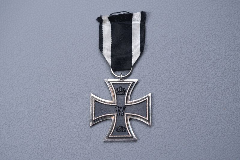 WWI GERMAN 1914 IRON CROSS 2nd CLASS ON RIBBON WWI GERMAN 1914 IRON CROSS 2nd CLASS ON RIBBON
