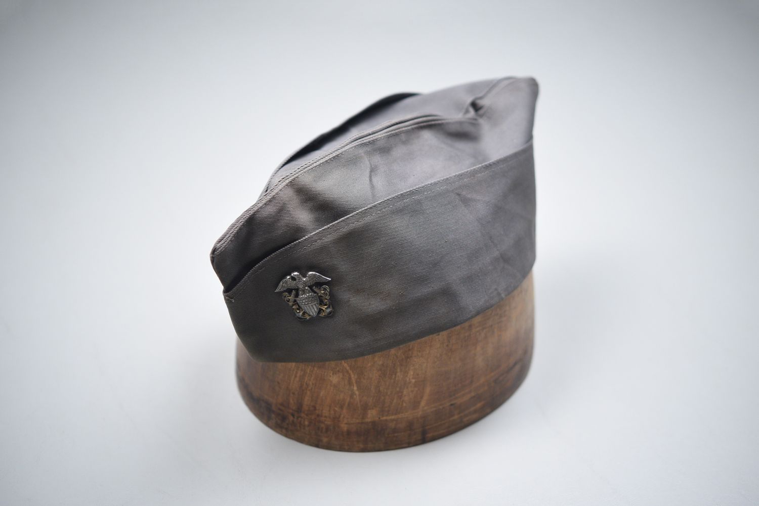 WWII U.S. NAVY LT. COMMANDER OVERSEAS CAP w/INSIGNIA WWII U.S. NAVY LT. COMMANDER OVERSEAS CAP w/INSIGNIA