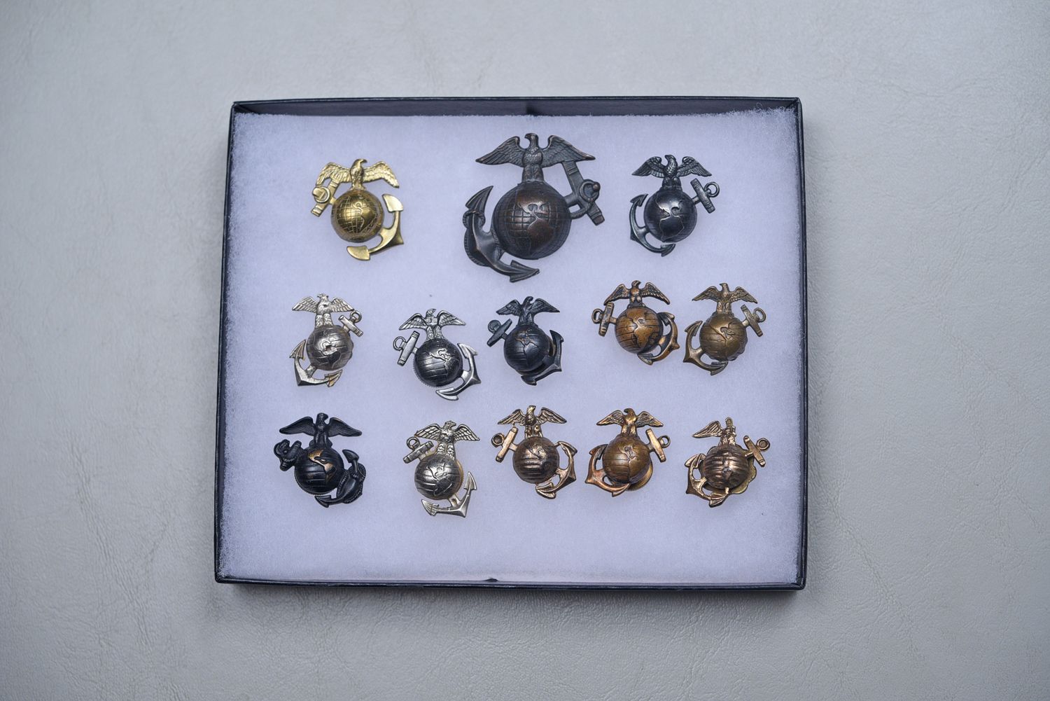 WWII U.S. MARINE CORPS EAGLE, GLOBE &amp; INSIGNIA LOT OF 13 PIECES