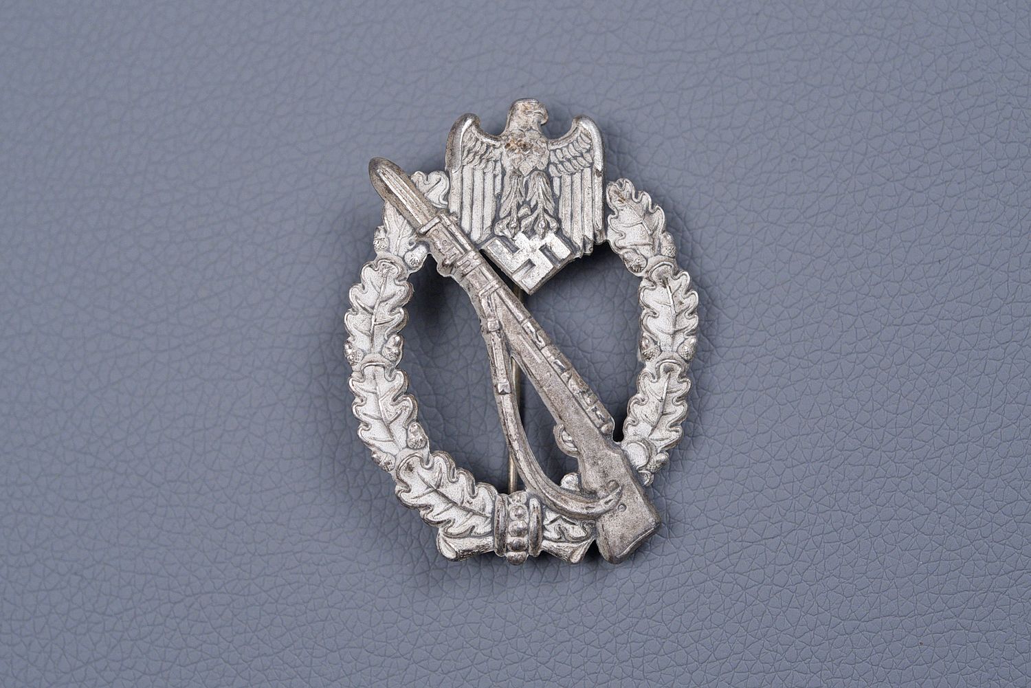 WWII GERMAN INFANTRY ASSAULT BADGE - FROSTED