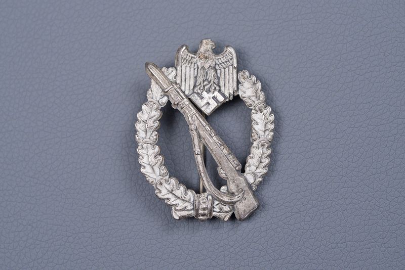 WWII GERMAN INFANTRY ASSAULT BADGE - FROSTED