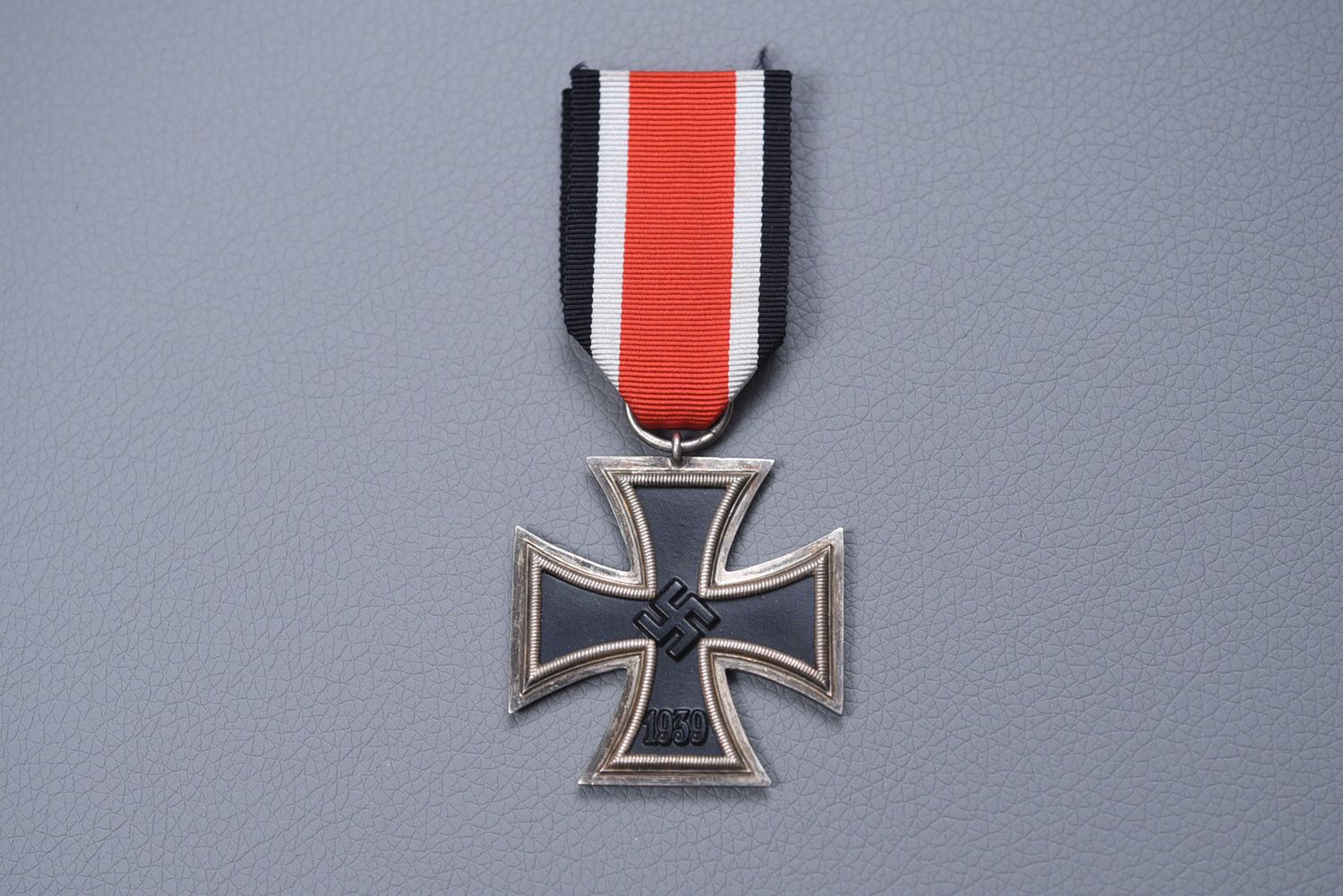 WWII GERMAN 1939 IRON CROSS 2nd CLASS