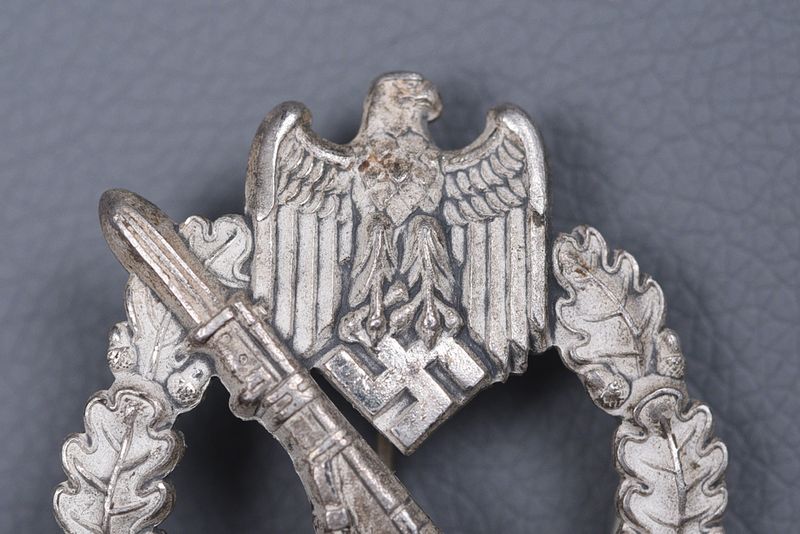 WWII GERMAN INFANTRY ASSAULT BADGE - FROSTED