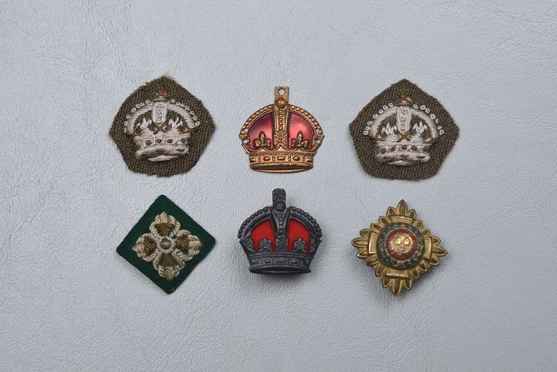 WWI BRITISH BUTTON AND RANK INSIGNIA LOT OF 16 PIECES
